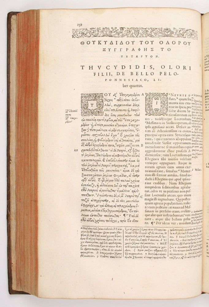 Thoukudidou tou olorou peri tou Peloponnesiakou polemou biblia okto (Graece). THVCYDIDIS De Bello Peloponesiaco Libri VIII. Iidem Latinè, ex interpretatione Laurentii Vallæ, ab Henrico Stephano recognita. Secunda Editio.