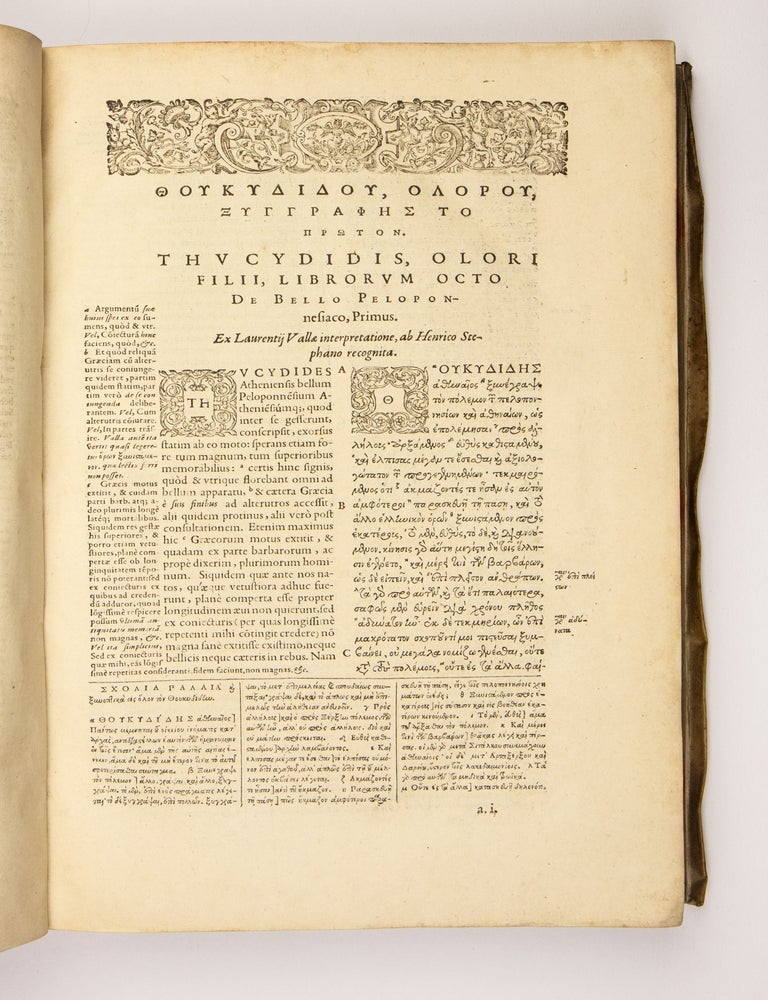 Thoukudidou tou olorou peri tou Peloponnesiakou polemou biblia okto (Graece). THVCYDIDIS De Bello Peloponesiaco Libri VIII. Iidem Latinè, ex interpretatione Laurentii Vallæ, ab Henrico Stephano recognita. Secunda Editio.
