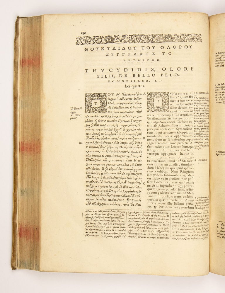 Thoukudidou tou olorou peri tou Peloponnesiakou polemou biblia okto (Graece). THVCYDIDIS De Bello Peloponesiaco Libri VIII. Iidem Latinè, ex interpretatione Laurentii Vallæ, ab Henrico Stephano recognita. Secunda Editio.