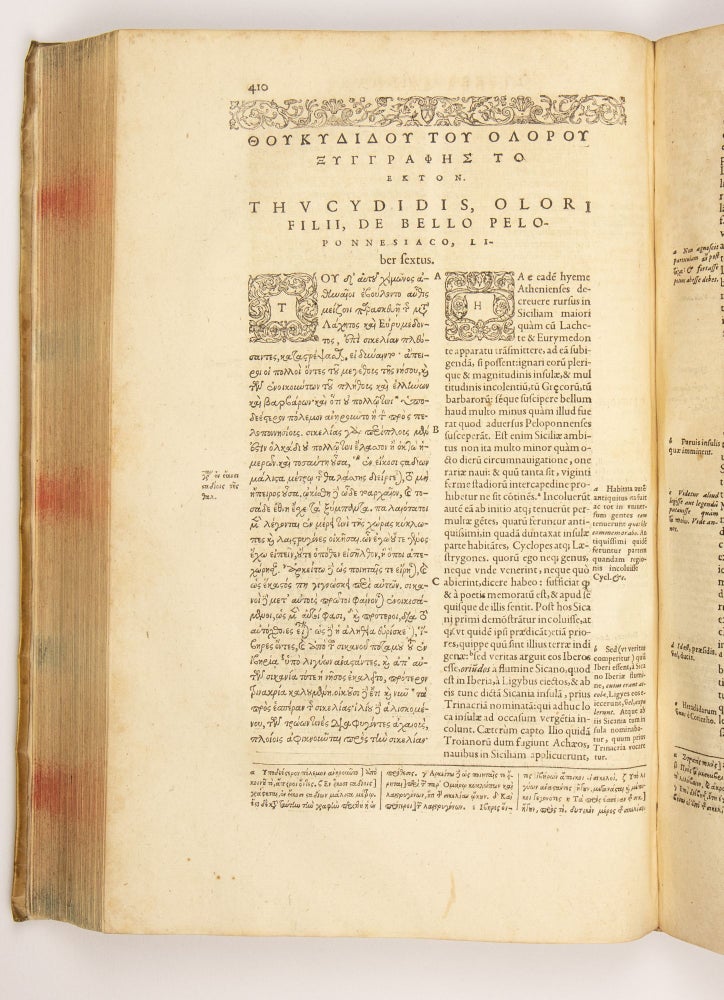 Thoukudidou tou olorou peri tou Peloponnesiakou polemou biblia okto (Graece). THVCYDIDIS De Bello Peloponesiaco Libri VIII. Iidem Latinè, ex interpretatione Laurentii Vallæ, ab Henrico Stephano recognita. Secunda Editio.
