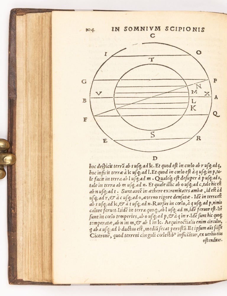 Macrobii aurelii theodosii viri consularis in Somnium Scipionis, libri II. Eiusdem Saturnaliorum libri VII. Nunc denuo recogniti, & multis in locis aucti.